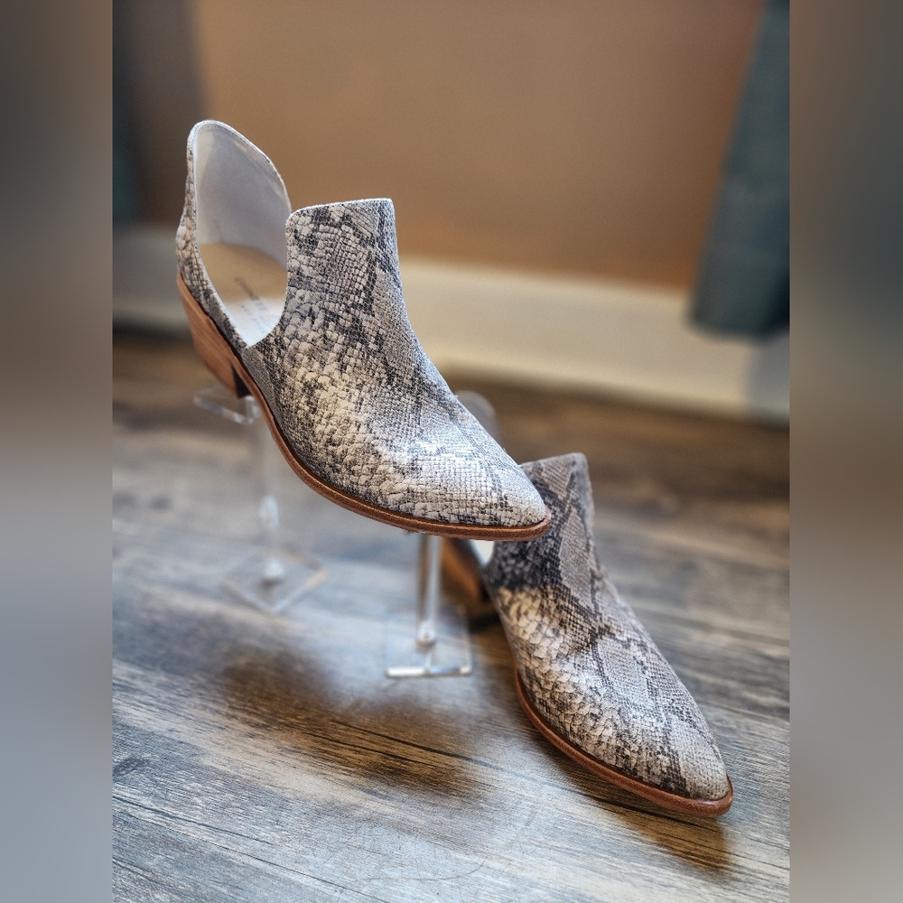 Chinese Laundry Fortune Snakeskin Patterned Women's Shoes